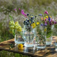 fresh wild flowers in upcycling jars on upcycling chess board table - home decoration stock pictures, royalty-free photos & images
