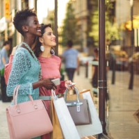 friends are window shopping in the summer - fashion stock pictures, royalty-free photos & images