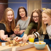 friends catching up - junk food stock pictures, royalty-free photos & images