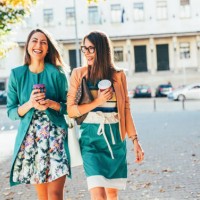 friends drinking coffee in the city - junk food stock pictures, royalty-free photos & images