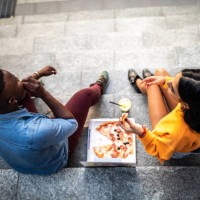 friends eating pizza outdoor - junk food stock pictures, royalty-free photos & images