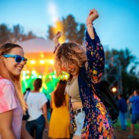 friends enjoying at music festival - concert stock pictures, royalty-free photos & images