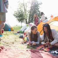 friends hanging out relaxing at music festival - concert stockfoto's en -beelden