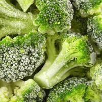 frozen broccoli background - food stock pictures, royalty-free photos & images