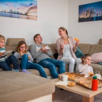 fun movie and pizza night with family - junk food stock pictures, royalty-free photos & images