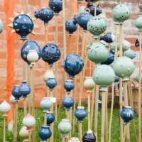garden balls, pottery at a market, garden ceramics, landshut, bavaria, germany - garden decoration stock pictures, royalty-free photos & images