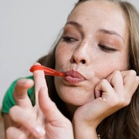 germany, berlin, young woman eating wine gum, portrait, close-up - junk food stock-fotos und bilder