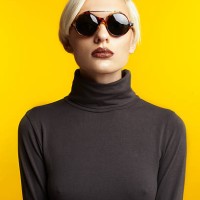 girl wearing sunglasses - fashion photos et images de collection