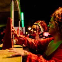 girls buying beverages at festival - concert stock pictures, royalty-free photos & images