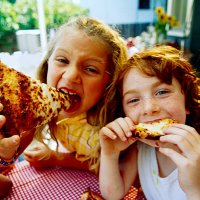 girls eating pizza - junk food stock pictures, royalty-free photos & images