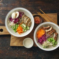 glass noodle stir-fry with eel and vegan poke bowl - junk food stock pictures, royalty-free photos & images