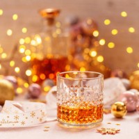 glass of whiskey or bourbon with festive christmas decoration - home decoration stock pictures, royalty-free photos & images
