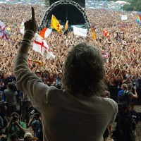 glastonbury music festival 2005 - day 2 - concert stock pictures, royalty-free photos & images