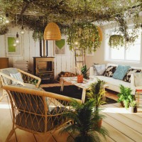 green cozy living room with lots of houseplants - home decoration stock pictures, royalty-free photos & images