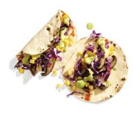 grilled corn and portabello tacos - food photos et images de collection