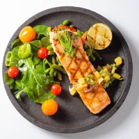 grilled salmon steak with green salad - food stock pictures, royalty-free photos & images