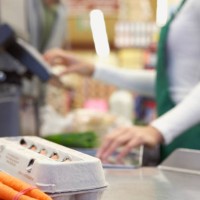 groceries on check out counter - food stockfoto's en -beelden
