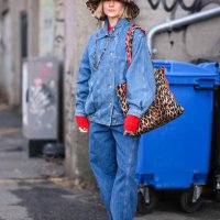 Guest wears a brown leopard print pattern hat, a matching tote bag, a blue denim jacket , blue flared denim jeans pants , a red pullover , pointed...