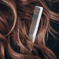 haircomb hairbrushing brown hair. - hairstyle stock pictures, royalty-free photos & images