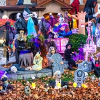 halloween decoration house front yard - garden decoration stock pictures, royalty-free photos & images