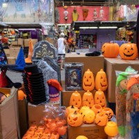 halloween preparations in hong kong - home decoration stockfoto's en -beelden