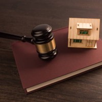 hammer and house - home decoration stockfoto's en -beelden