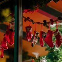 hanging decorating christmas socks - home decoration stock pictures, royalty-free photos & images