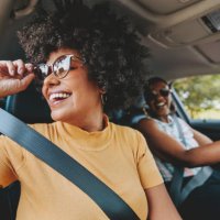 happy friends traveling by car - travel photos et images de collection
