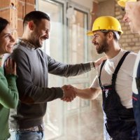 happy manual workers came to an agreement with a couple at construction site. - home decoration stock pictures, royalty-free photos & images