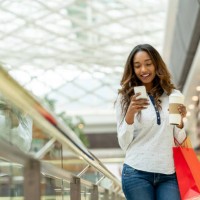 happy shopping woman texting on her cell phone - junk food stock pictures, royalty-free photos & images