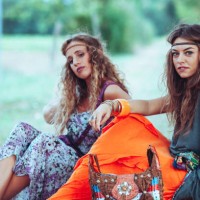 hippies: two girl friends - fashion stock pictures, royalty-free photos & images
