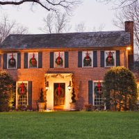 home for christmas at night - garden decoration stock pictures, royalty-free photos & images