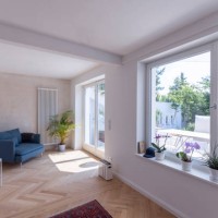 home office with view into the garden. newly renovated home. - garden decoration photos et images de collection