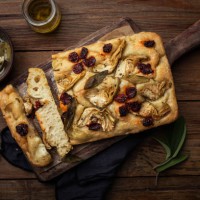 homemade garden focaccia bread olive oil herbs tomatoes artichoke - garden decoration stock pictures, royalty-free photos & images