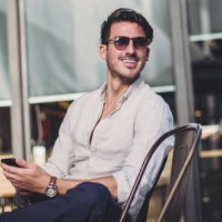 homme désirable au café - fashion photos et images de collection