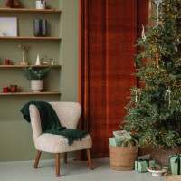 illuminated christmas tree and wrapped gifts in a stylish living room decorated for christmas - home decoration stock pictures, royalty-free photos & images