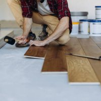 installing the parquet floor, a man hands fixing one tile with a hammer - home decoration stock pictures, royalty-free photos & images