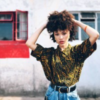 it's all in the pose - fashion stock pictures, royalty-free photos & images