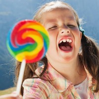 italy, south tyrol, girl (6-7) holding lollypop - junk food stock-fotos und bilder