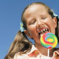 italy, south tyrol, girl (6-7) licking lollypop, portrait, close-up - junk food stock-fotos und bilder
