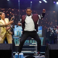Jada Pinkett Smith watches husband Will Smith perform on stage with DJ Jazzy Jeff during the Paramount Pictures, Skydance and Jerry Bruckheimer Films...