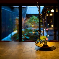 japanese flower arrangements displayed in a renovated machiya hotel. - home decoration stock pictures, royalty-free photos & images