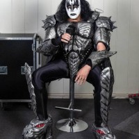 June 2022, North Rhine-Westphalia, Dortmund: Gene Simmons of the U.S. Hard rock band Kiss backstage speaks during the dpa interview before KISS'...