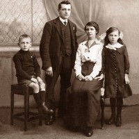 la familia - fashion fotografías e imágenes de stock