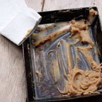 lard in oven tray - junk food stockfoto's en -beelden