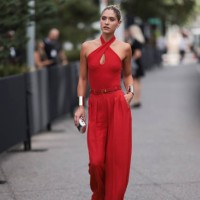 Laura Tobón was seen wearing a red top which goes around the neck, wide red trousers with a red belt, silver bracelets and a little silver bag which...
