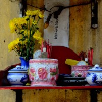 little altar in the street of hue, vietnam - garden decoration stock-fotos und bilder