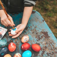 little girl painting flower on easter egg - garden decoration stock pictures, royalty-free photos & images