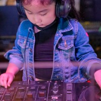 little girl plays as dj in concert. - concert stock pictures, royalty-free photos & images