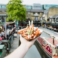 london street food - guacamole fries - food stock pictures, royalty-free photos & images
